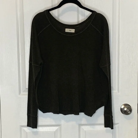 TNA Olive Raglan Long Sleeve Tee Raw Curved Hem US S - Picture 8 of 15